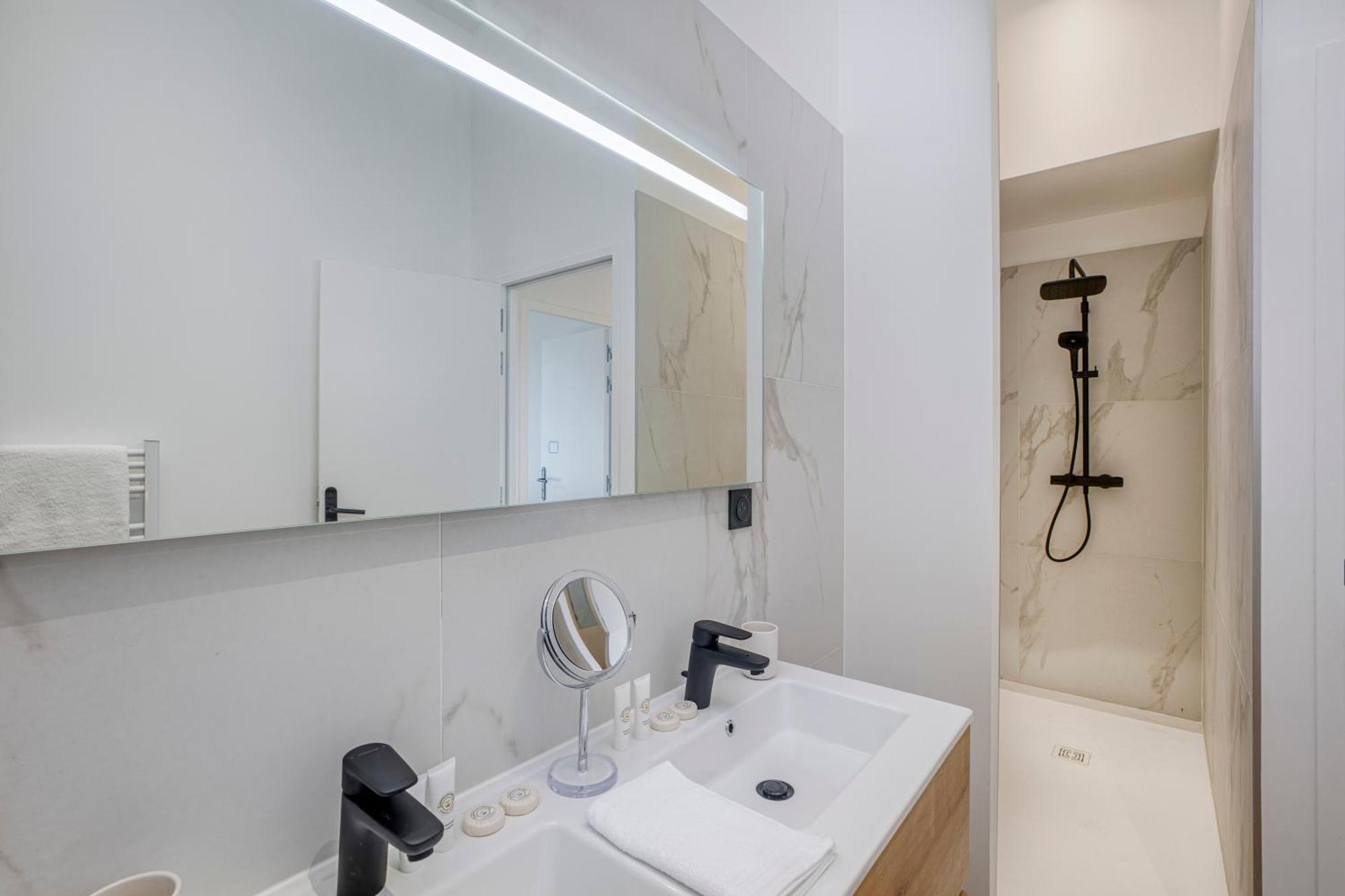 Vourles 1 - Grand Appartement Spacieux Dans Un Chateau Du 17Eme Siecle, A 15Min De Lyon מראה חיצוני תמונה